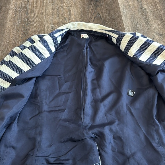 Cremieux Blazer. Women’s size 12. Cream and navy blue stripes w/ gold buttons. - Picture 9 of 10